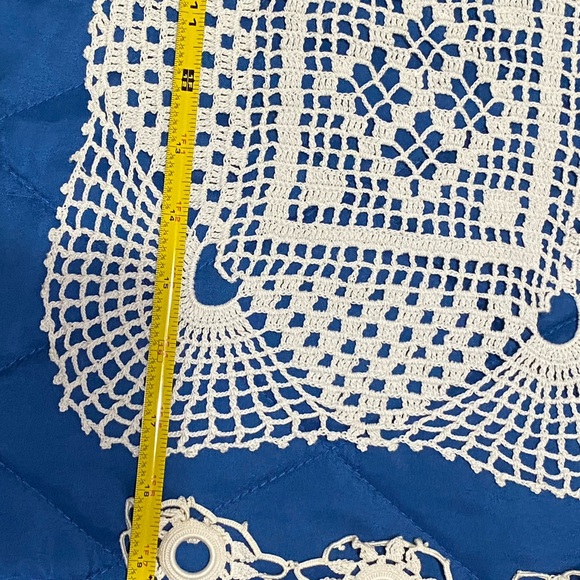 4 Vintage Doilies - Picture 3 of 11